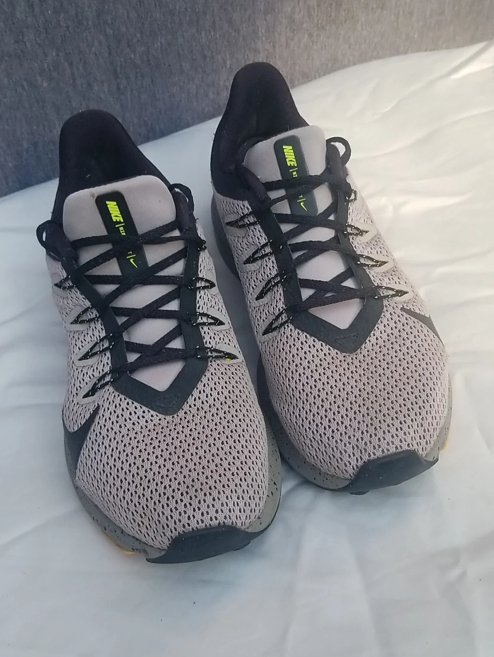 Nike Women's Quest 2 Gray and Black Mesh Running Sneakers Size 7